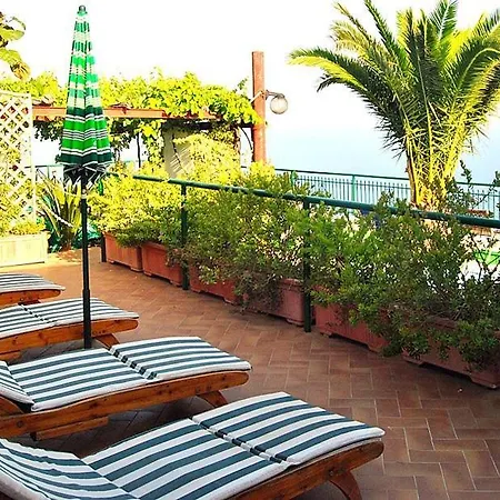 Sleeps 5 Pool Wifi Apartment Furore