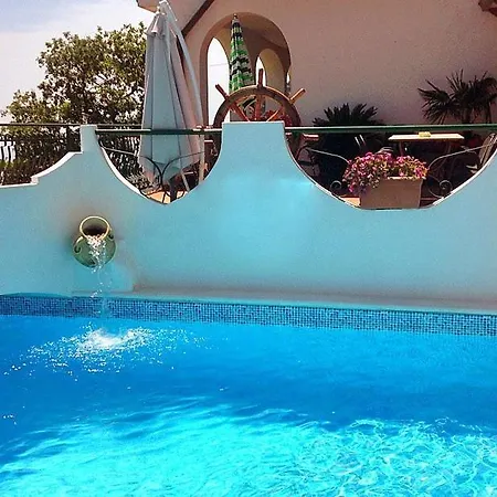 Sleeps 5 Pool Wifi Apartment Furore