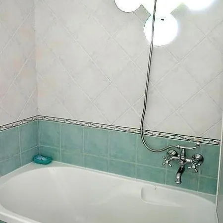 Apartment Sleeps 5 Pool Wifi