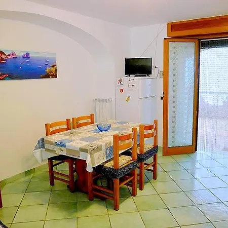 Apartment Sleeps 5 Pool Wifi *