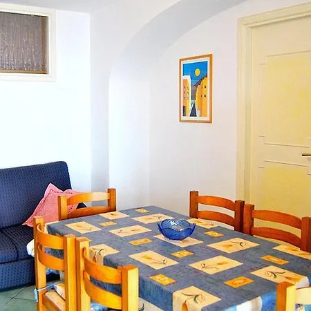 Apartment Sleeps 5 Pool Wifi Furore