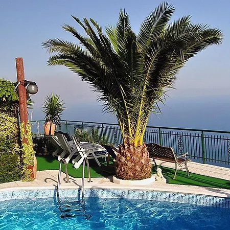 Apartment Sleeps 5 Pool Wifi Furore