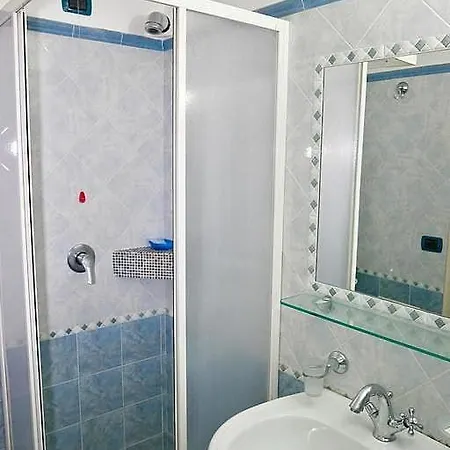 Sleeps 5 Pool Wifi Apartment